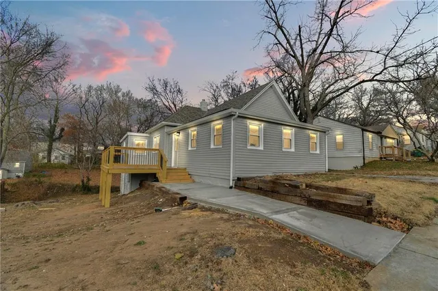 $299,900 | 309 East 2nd Street, Bonner Springs, KS 66012