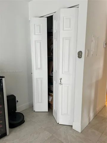 a view of a livingroom with closet