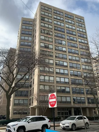 $232,500 | 5050 South East End Avenue, Unit 1E, Chicago, IL 60615