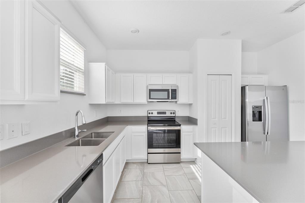 7628 Danube Road Kissimmee, FL 34747 - Photo 7 of 29