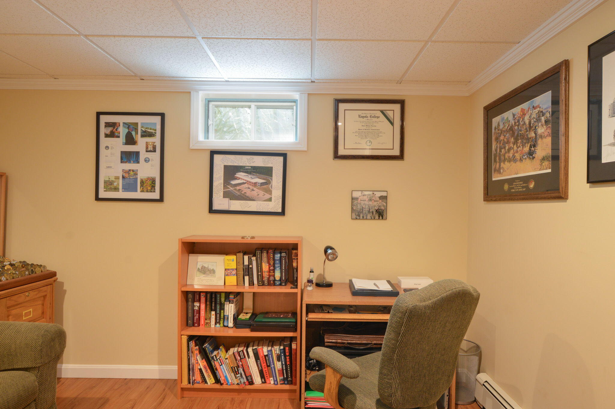 48 Hogan Drive Mashpee, MA 02649 - Photo 34 of 36 a view of a livingroom with furniture and workspace
