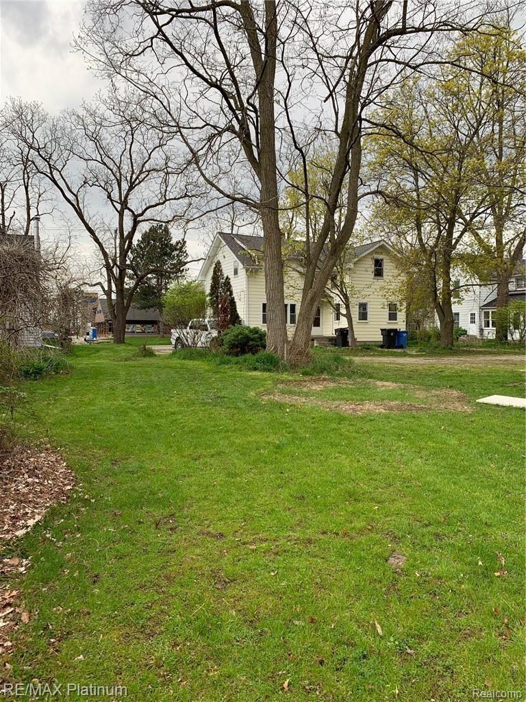 1247 Byron Road Howell, MI 48843 - Photo 3 of 18 1247 Back of house.jpg