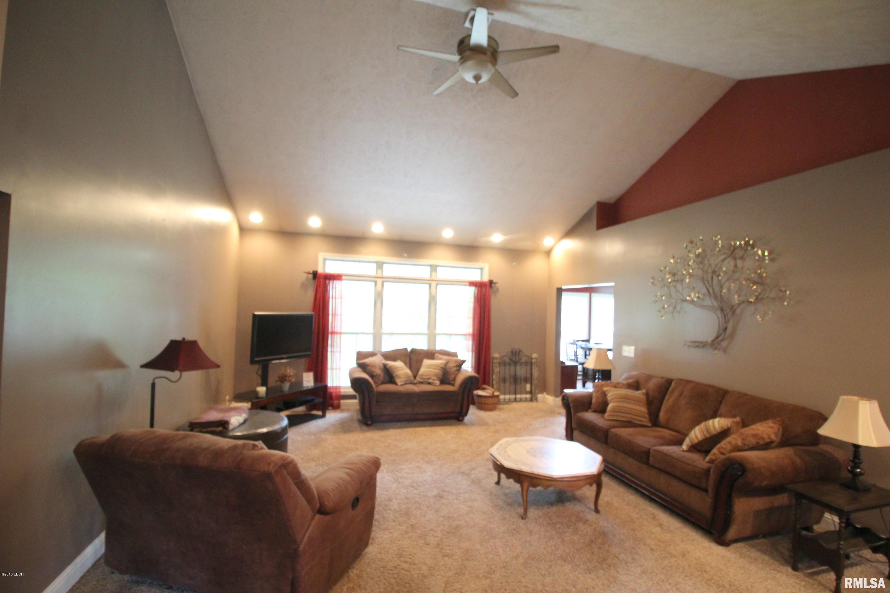 12677 Turkey Track Road Carterville, IL 62918 - Photo 4 of 33