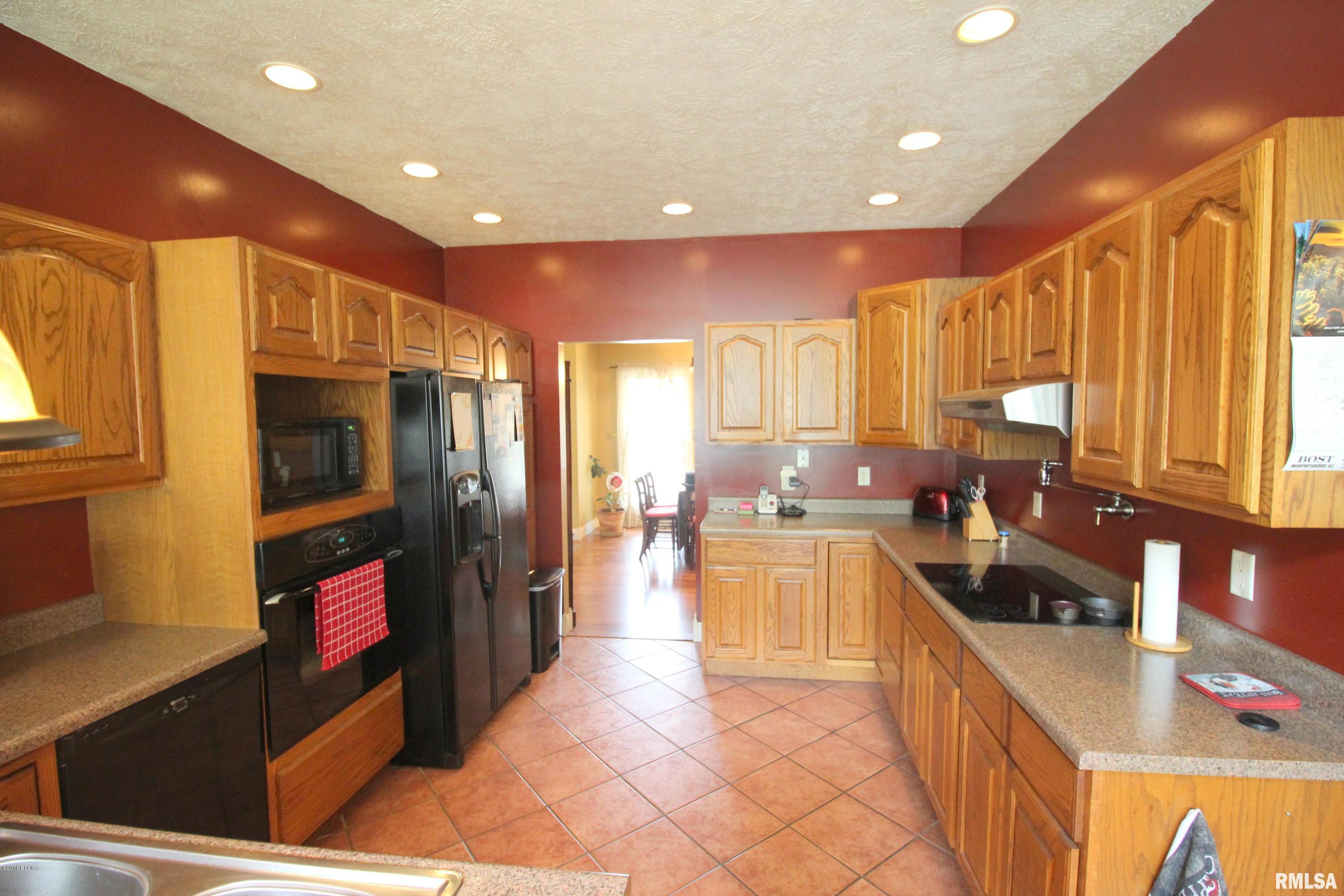12677 Turkey Track Road Carterville, IL 62918 - Photo 8 of 33