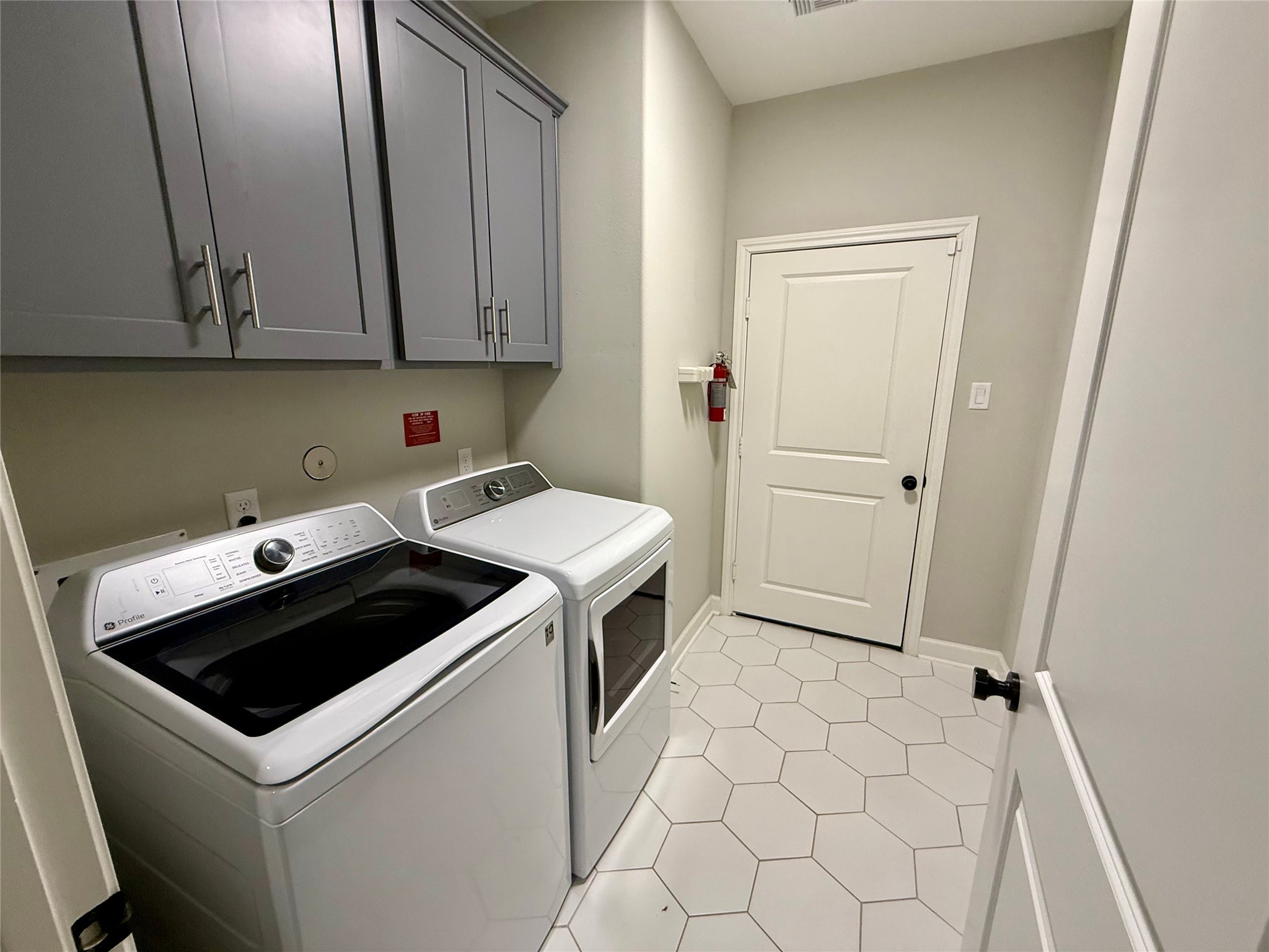 9206 Anna Street Needville, TX 77461 - Photo 20 of 24 a utility room with dryer and washer