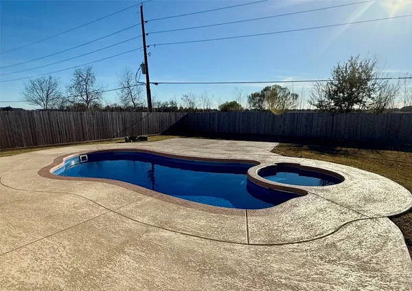 $2,300 | 9206 Anna Street, Needville, TX 77461