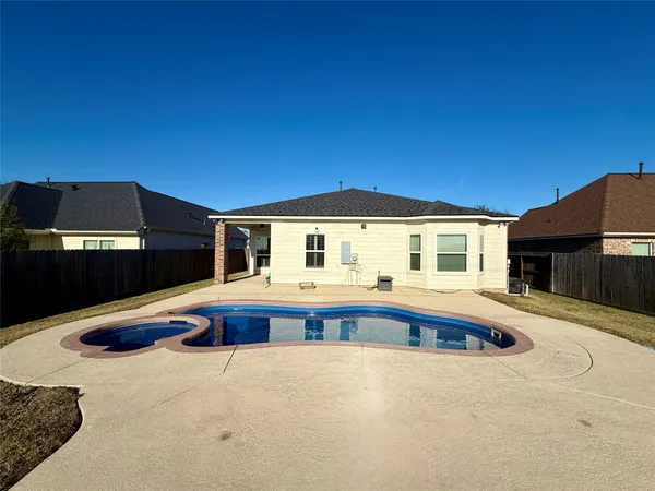 $2,300 | 9206 Anna Street, Needville, TX 77461