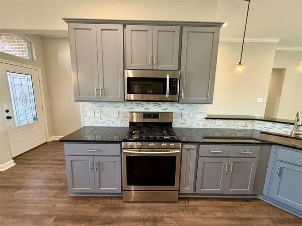 $2,300 | 9206 Anna Street, Needville, TX 77461