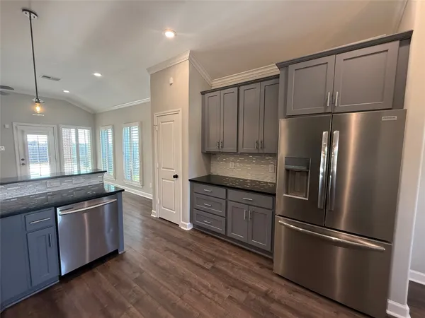 $2,300 | 9206 Anna Street, Needville, TX 77461