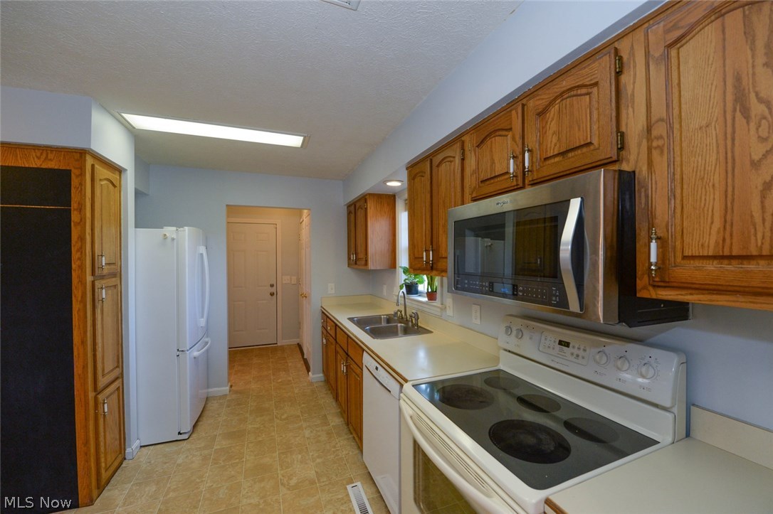 8073 South Cleveland Massillon Road Clinton, OH 44216 - Photo 13 of 35 Main Kitchen