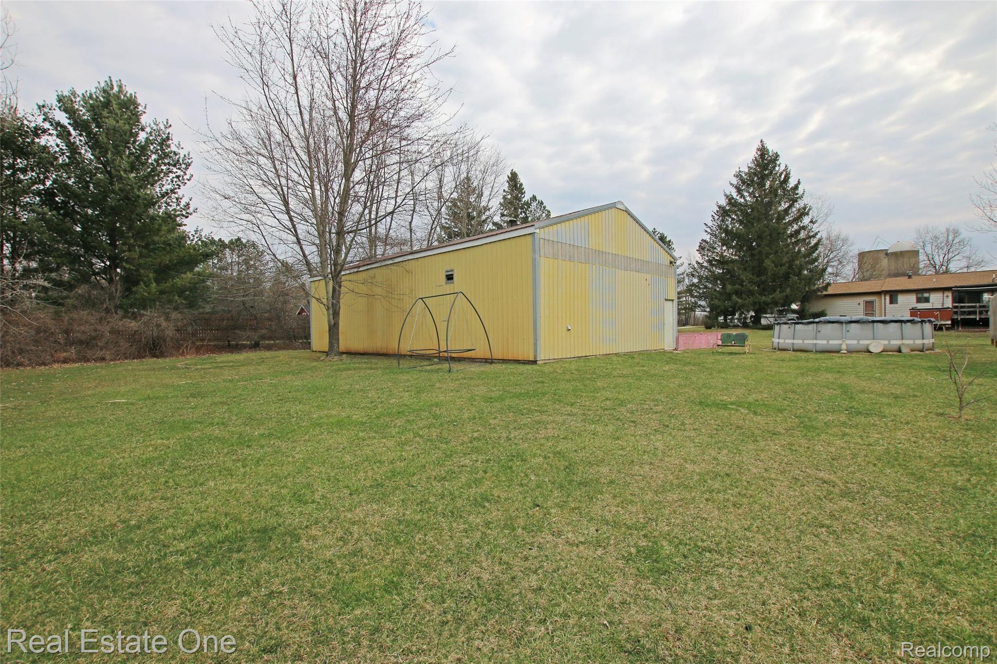 940 South Hurd Road Oxford, MI 48371 - Photo 47 of 57 47) Pole Barn.jpg