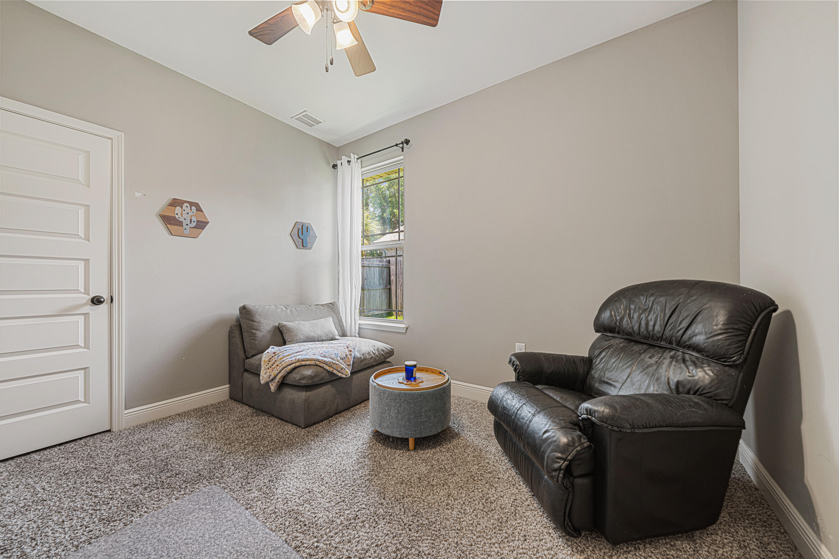 801 Playground Road Fort Walton Beach, FL 32547 - Photo 29 of 38 a living room with furniture