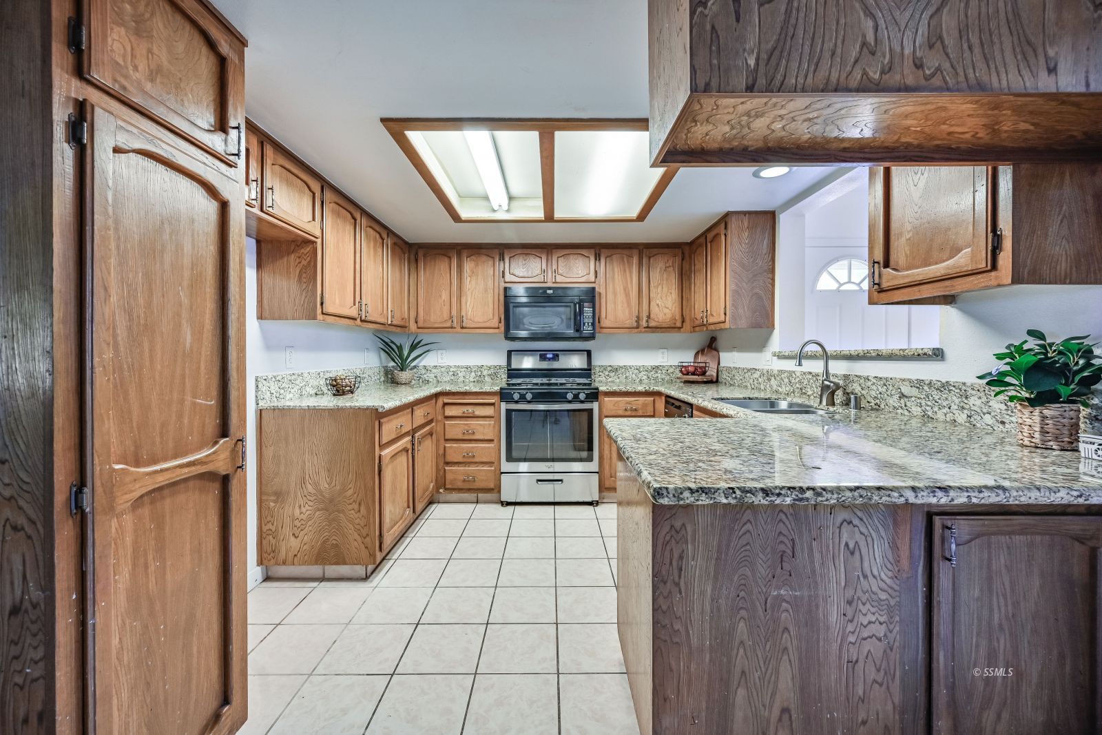 620 Sherwood Court Ridgecrest, CA 93555 - Photo 3 of 38 Gallery Image 3