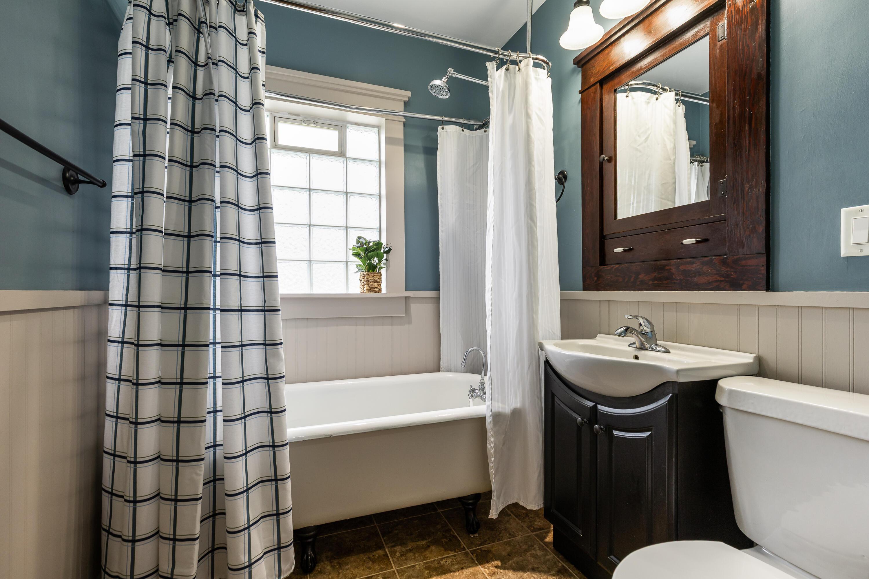 214 West State Street Westby, WI 54667 - Photo 20 of 38 Full Bathroom (Main)
