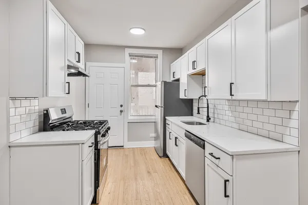 $1,412 | 7375 North Damen Avenue, Unit H2, Chicago, IL 60645