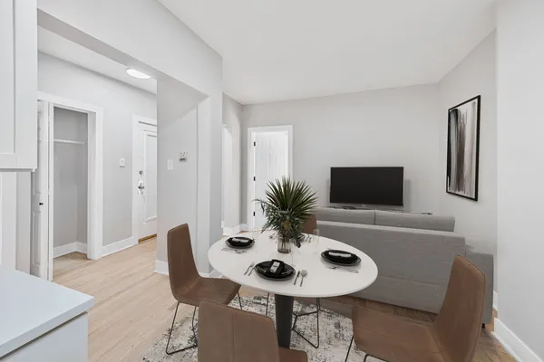 $1,412 | 7375 North Damen Avenue, Unit H2, Chicago, IL 60645