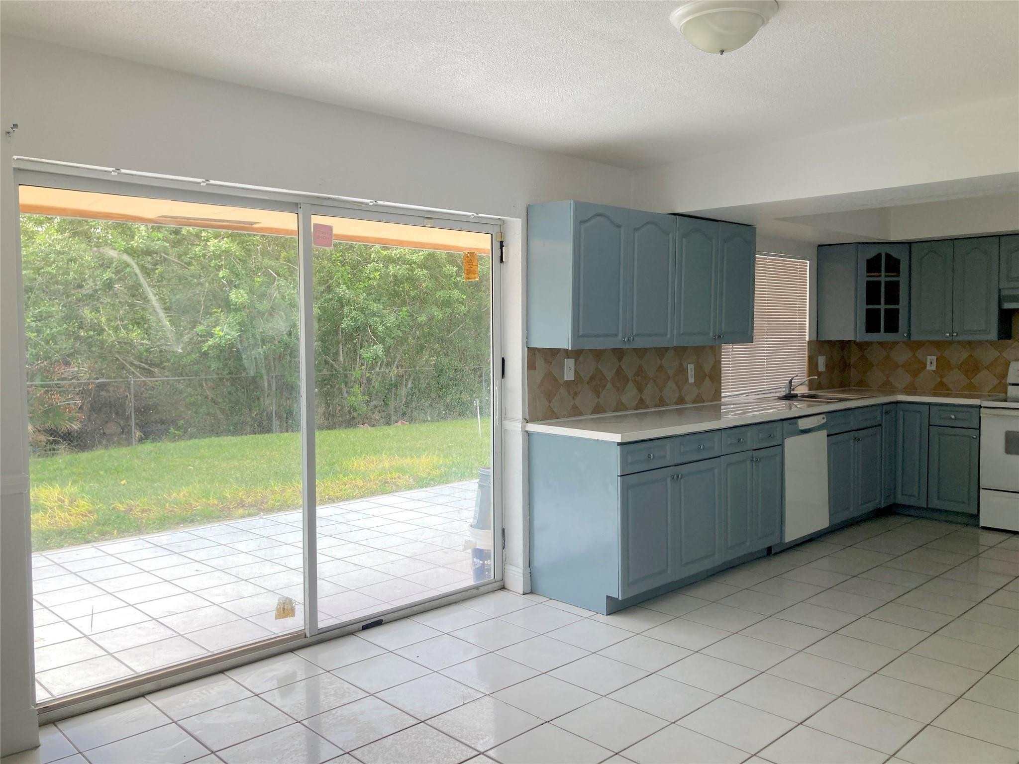 6230 Southwest 4th Place Margate, FL 33068 - Photo 5 of 25 Photo 5