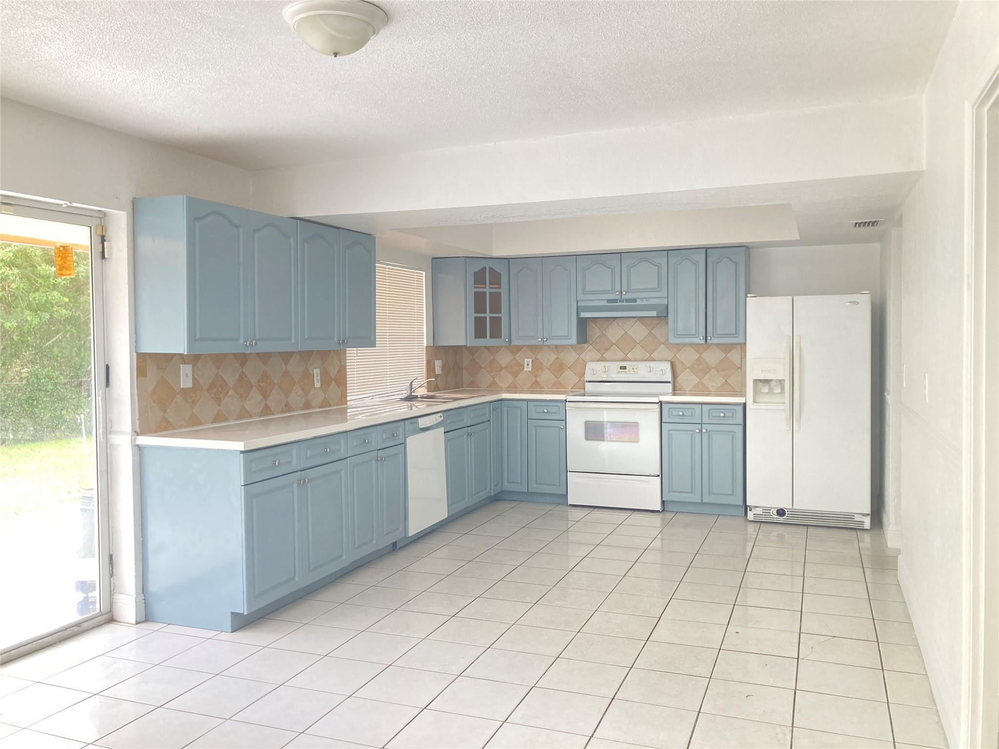 6230 Southwest 4th Place Margate, FL 33068 - Photo 6 of 25 Photo 6