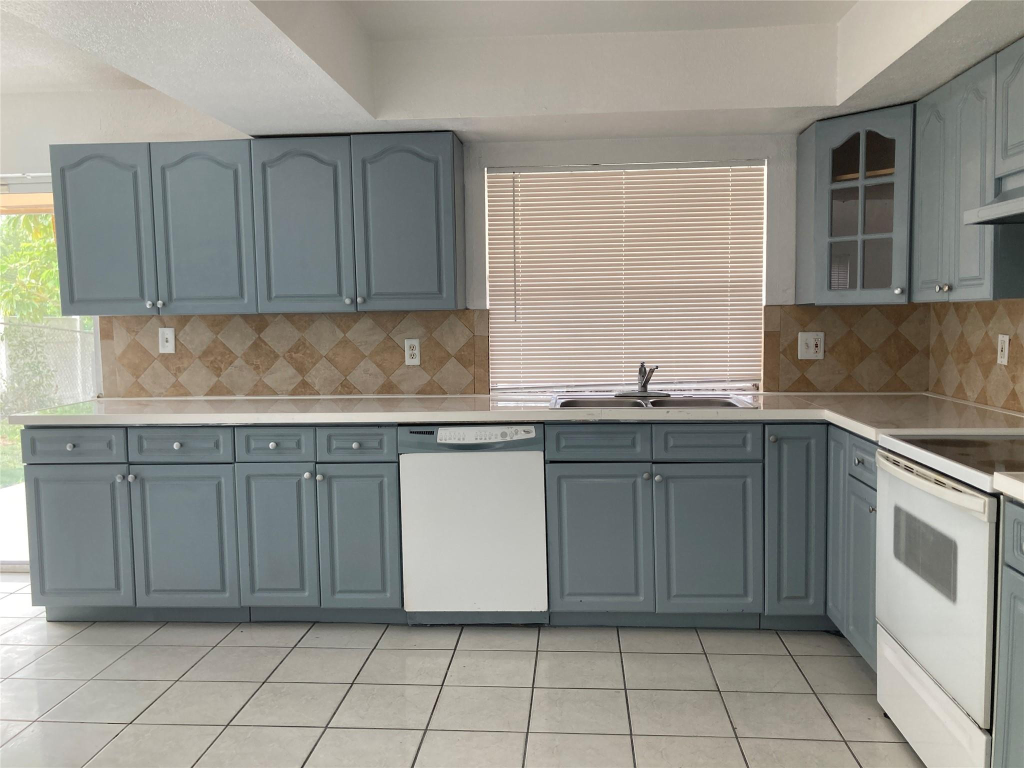 6230 Southwest 4th Place Margate, FL 33068 - Photo 8 of 25 Photo 8