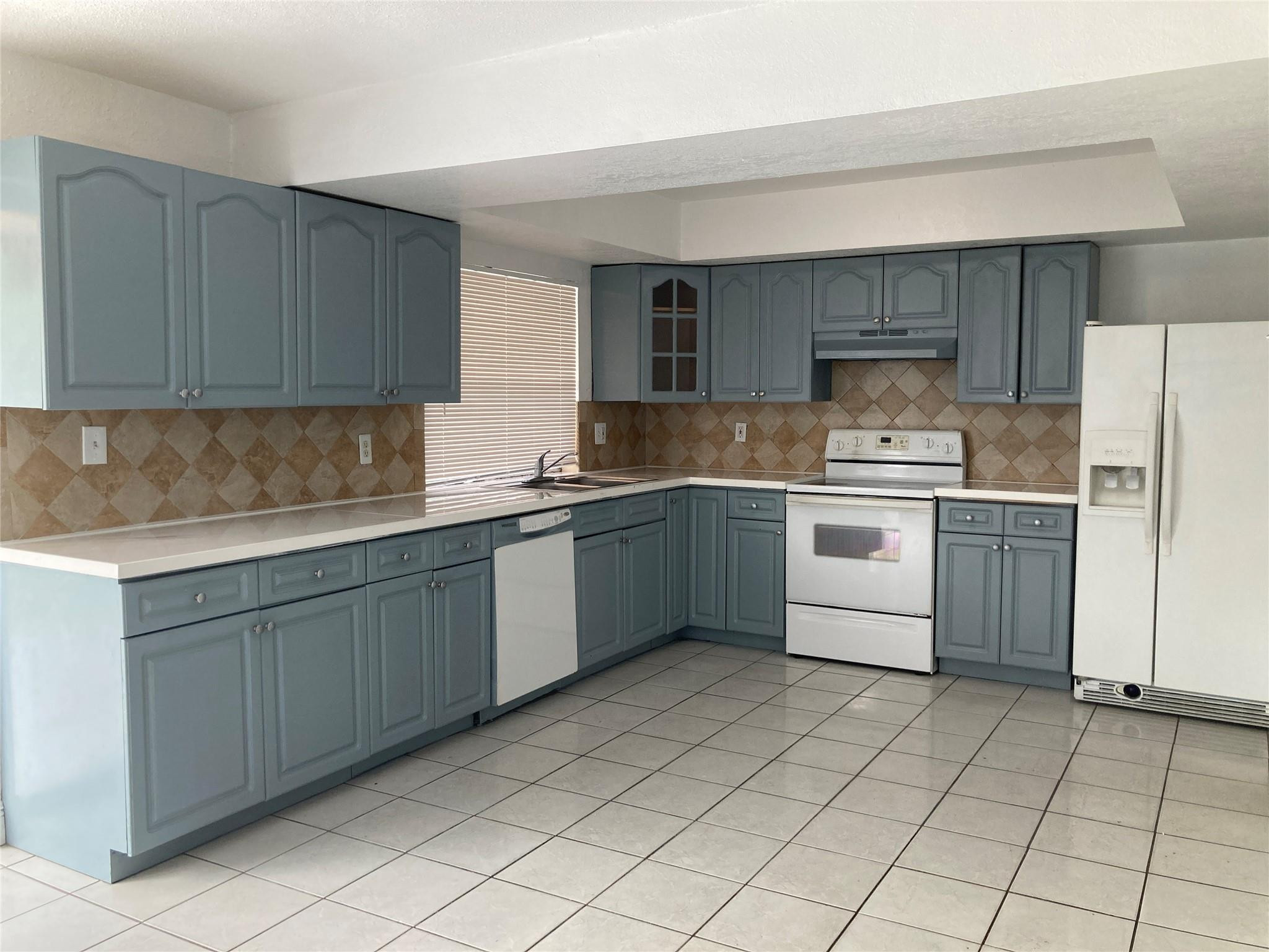 6230 Southwest 4th Place Margate, FL 33068 - Photo 9 of 25 Photo 9