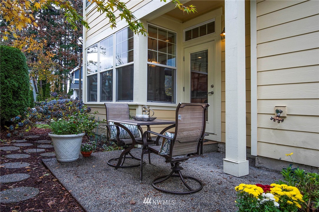 23927 33rd Drive Southeast, Unit 15 Bothell, WA 98021 - Photo 25 of 34 a view of a patio with table and chairs and potted plants