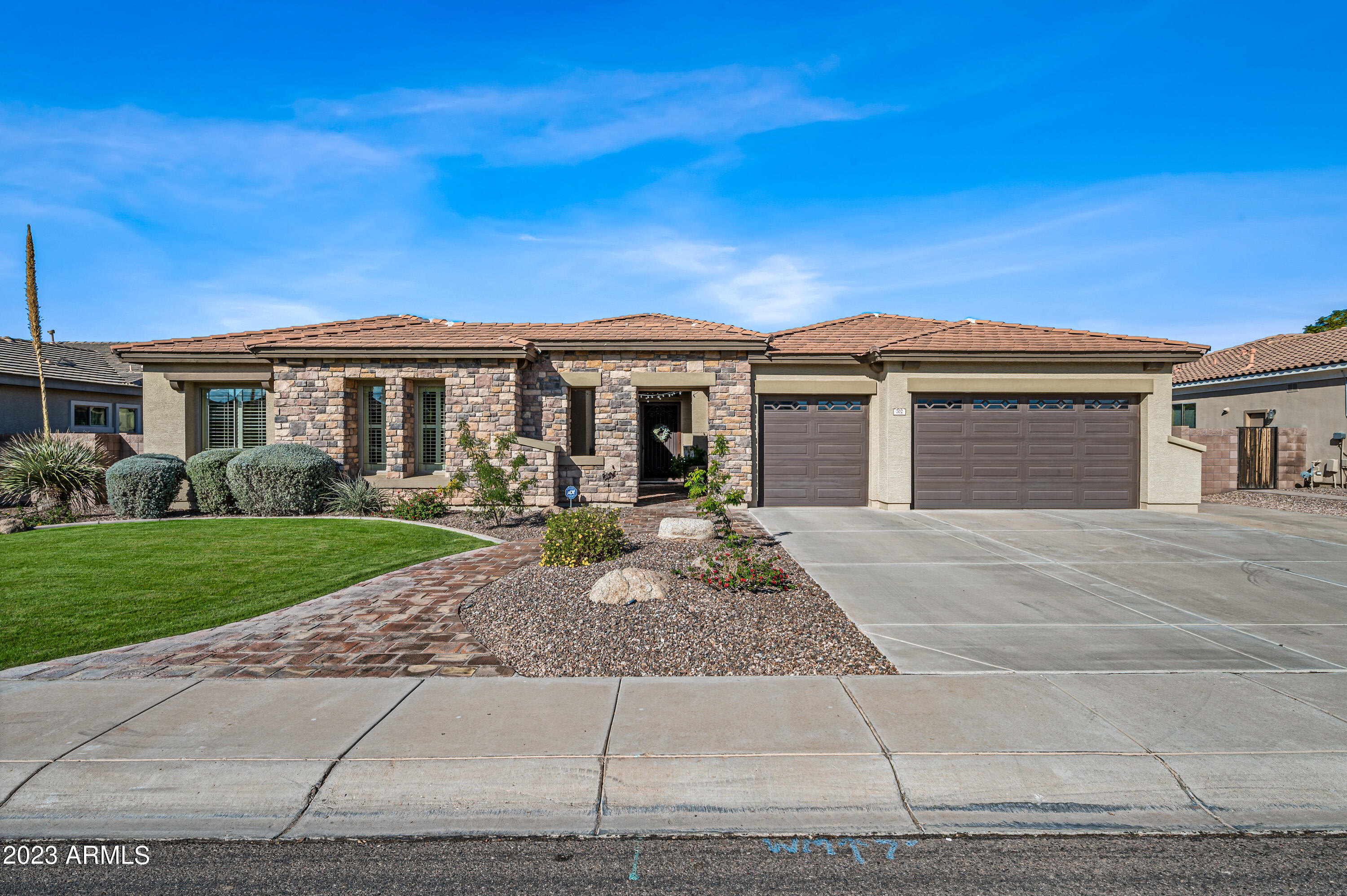 702 East Hopkins Road Gilbert, AZ 85295 - Photo 7 of 78 3-ocupix-702EHR