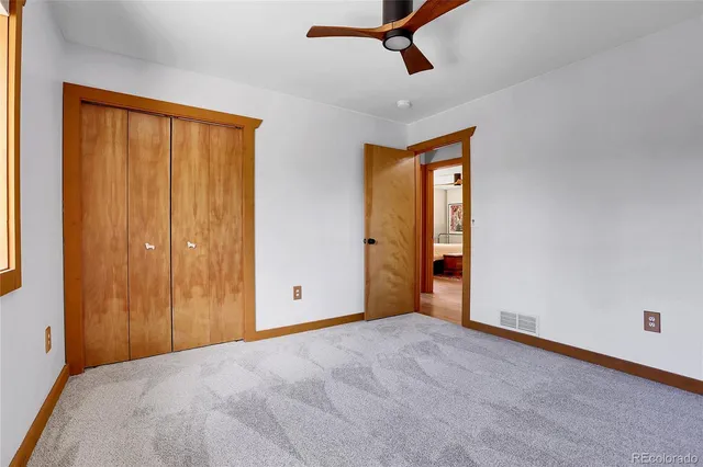 a view of empty room with ceiling fan