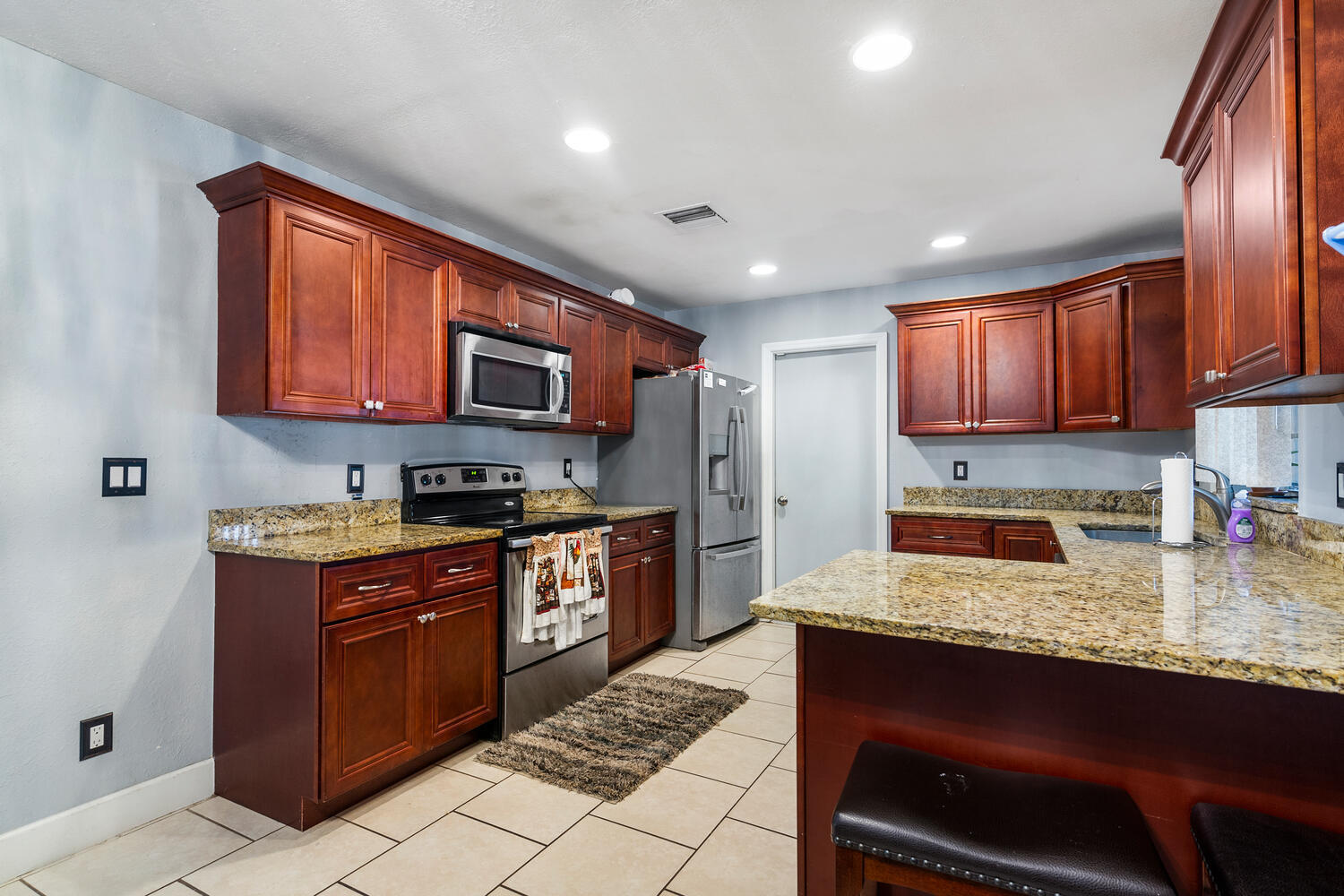 7604 James Rd-large-013-013-Kitchen-1500