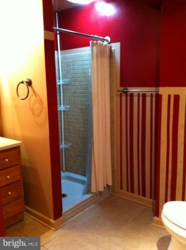 8030 Brightfield Road Ellicott City, MD 21043 - Photo 3 of 17 Bath