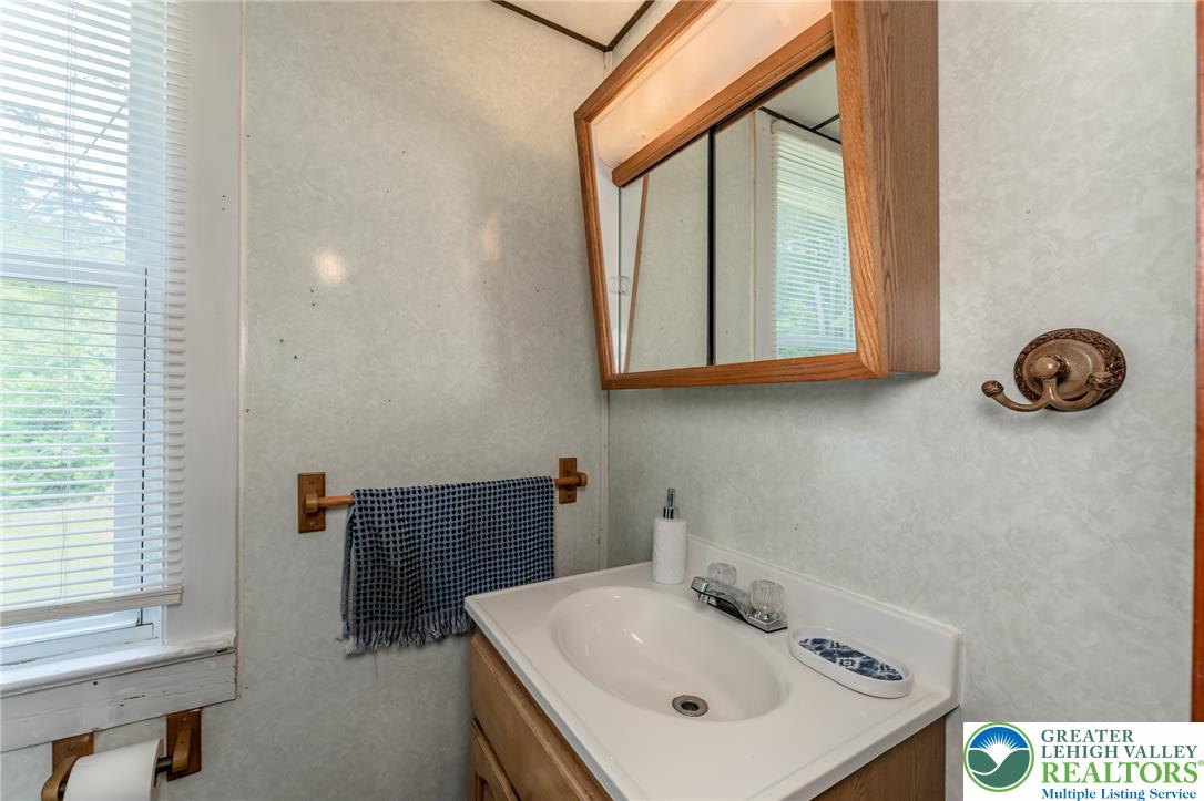 4618 Long Run Road Lehighton, PA 18235 - Photo 23 of 39 Full Bathroom