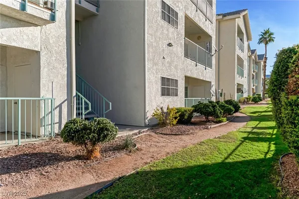 $159,900 | 3550 Bay Sands Drive, Unit 1098, Laughlin, NV 89029