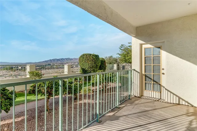 $179,900 | 3550 Bay Sands Drive, Unit 1098, Laughlin, NV 89029
