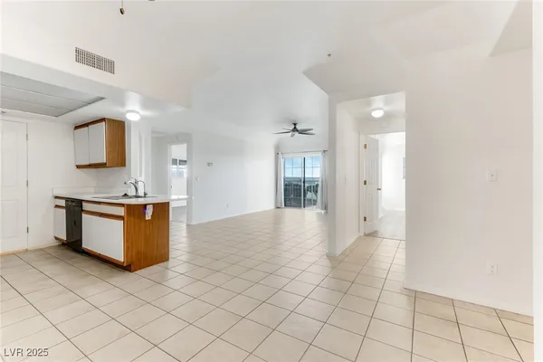 $159,900 | 3550 Bay Sands Drive, Unit 1098, Laughlin, NV 89029