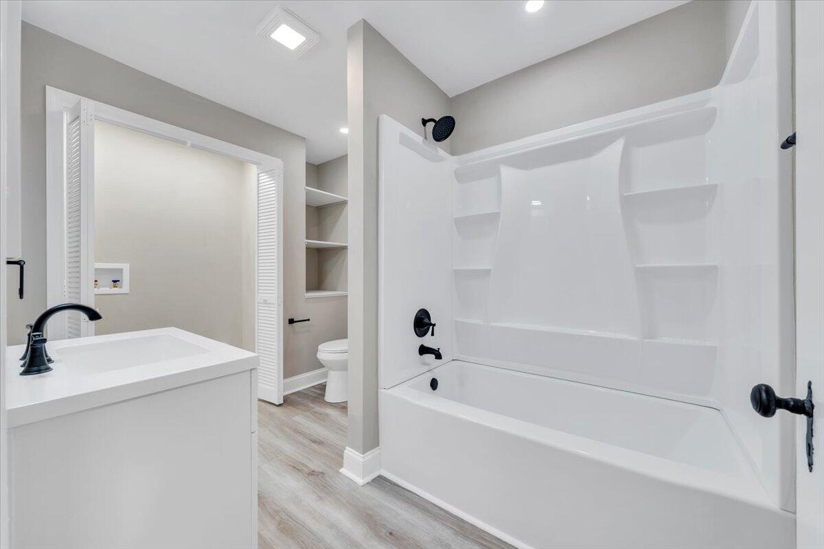3452 Courtland Road Northwest Roanoke, VA 24012 - Photo 28 of 54 a bathroom with a bathtub and a sink