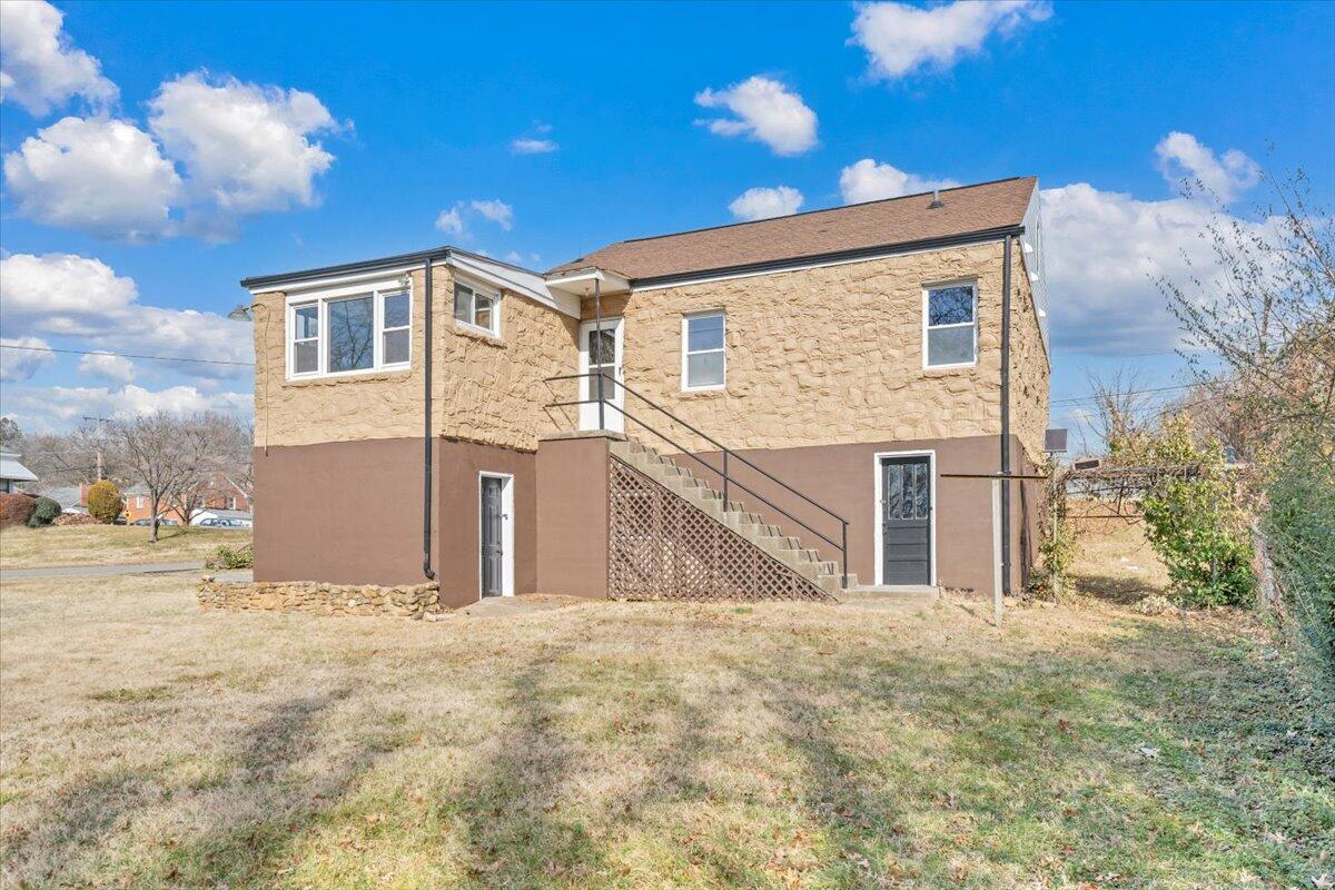 3452 Courtland Road Northwest Roanoke, VA 24012 - Photo 43 of 54 a front view of a house with a yard