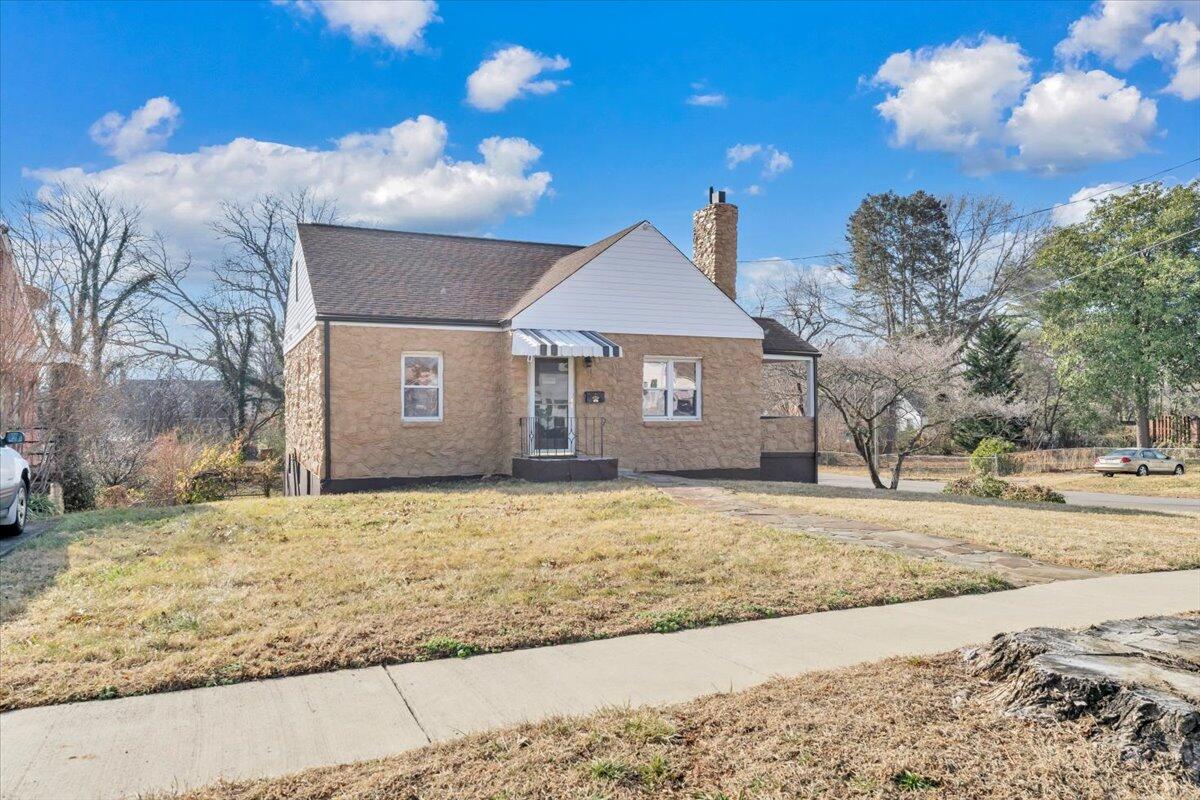 3452 Courtland Road Northwest Roanoke, VA 24012 - Photo 48 of 54 a front view of a house with a yard