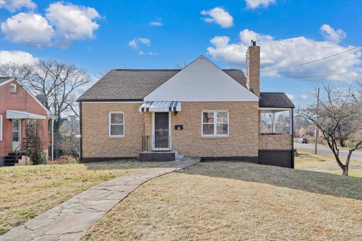 3452 Courtland Road Northwest Roanoke, VA 24012 - Photo 49 of 54 a front view of a house with a yard