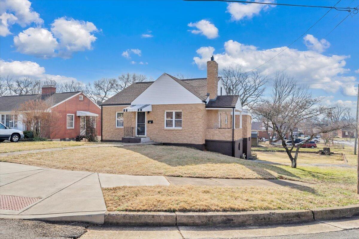 3452 Courtland Road Northwest Roanoke, VA 24012 - Photo 51 of 54 a front view of a house with a yard