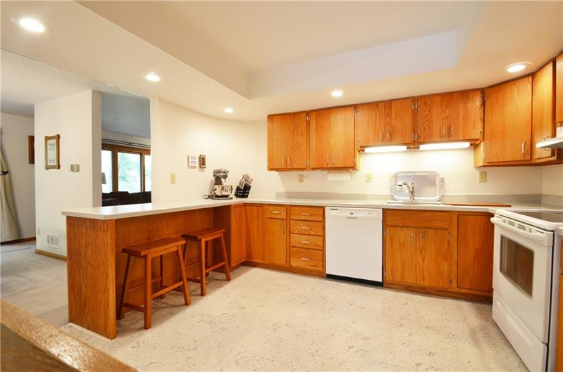213 Hillendale Road Pittsburgh, PA 15237 - Photo 7 of 24