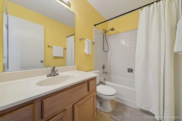 $399,999 | 1439 Blue Heron Drive, Crystal Lake, IL 60014