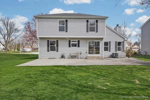 $399,999 | 1439 Blue Heron Drive, Crystal Lake, IL 60014
