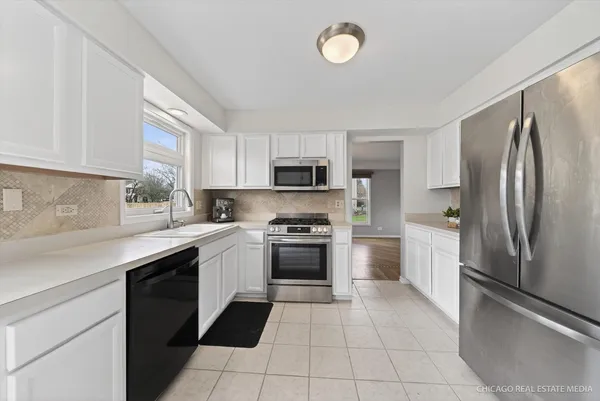$399,999 | 1439 Blue Heron Drive, Crystal Lake, IL 60014