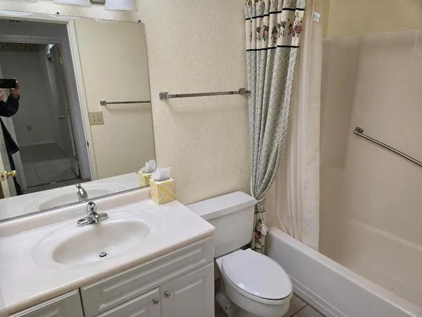$1,575 | 15457 North Ridgeview Road, Sun City, AZ 85351