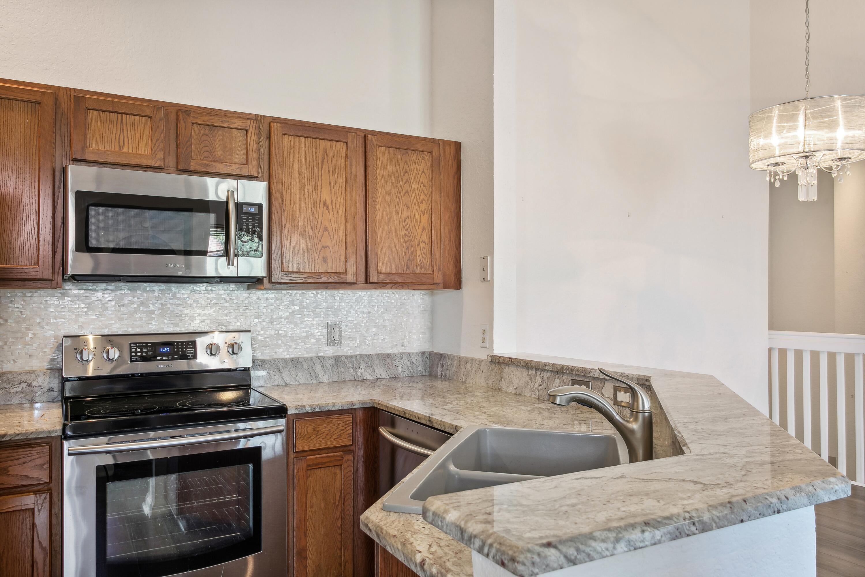 3248 Mirella Drive Riviera Beach, FL 33404 - Photo 7 of 25 Kitchen w Snack Bar