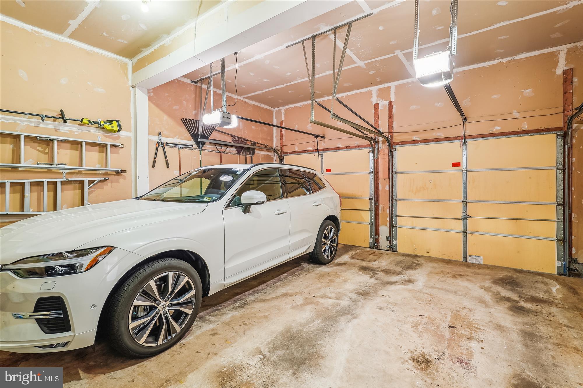 42925 Ellzey Drive Broadlands, VA 20148 - Photo 42 of 96 Garage