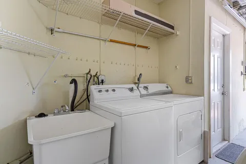 $749,999 | 4825 Northwest 98th Place, Doral, FL 33178