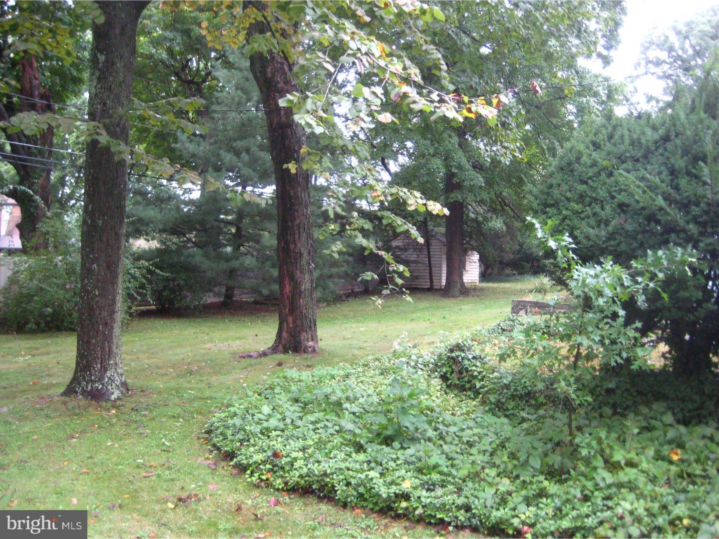 1074 Kipling Road Jenkintown, PA 19046 - Photo 3 of 18 a backyard of a house with lots of green space