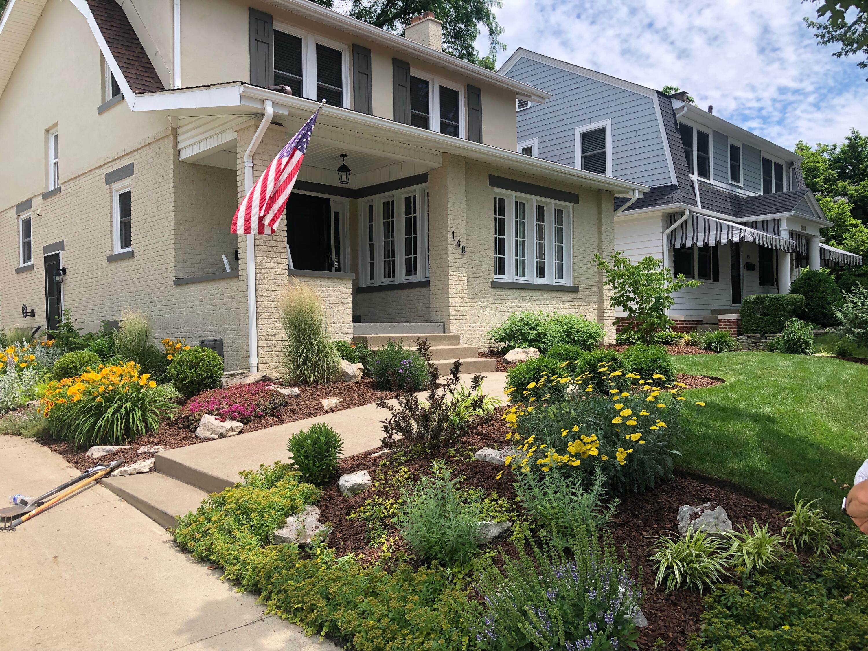 148 Fallis Road Columbus, OH 43214 - Photo 40 of 44 Summer landscaping