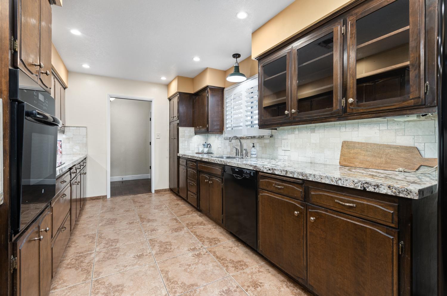730 West Huntsman Avenue Reedley, CA 93654 - Photo 12 of 38 Gallery Image 12