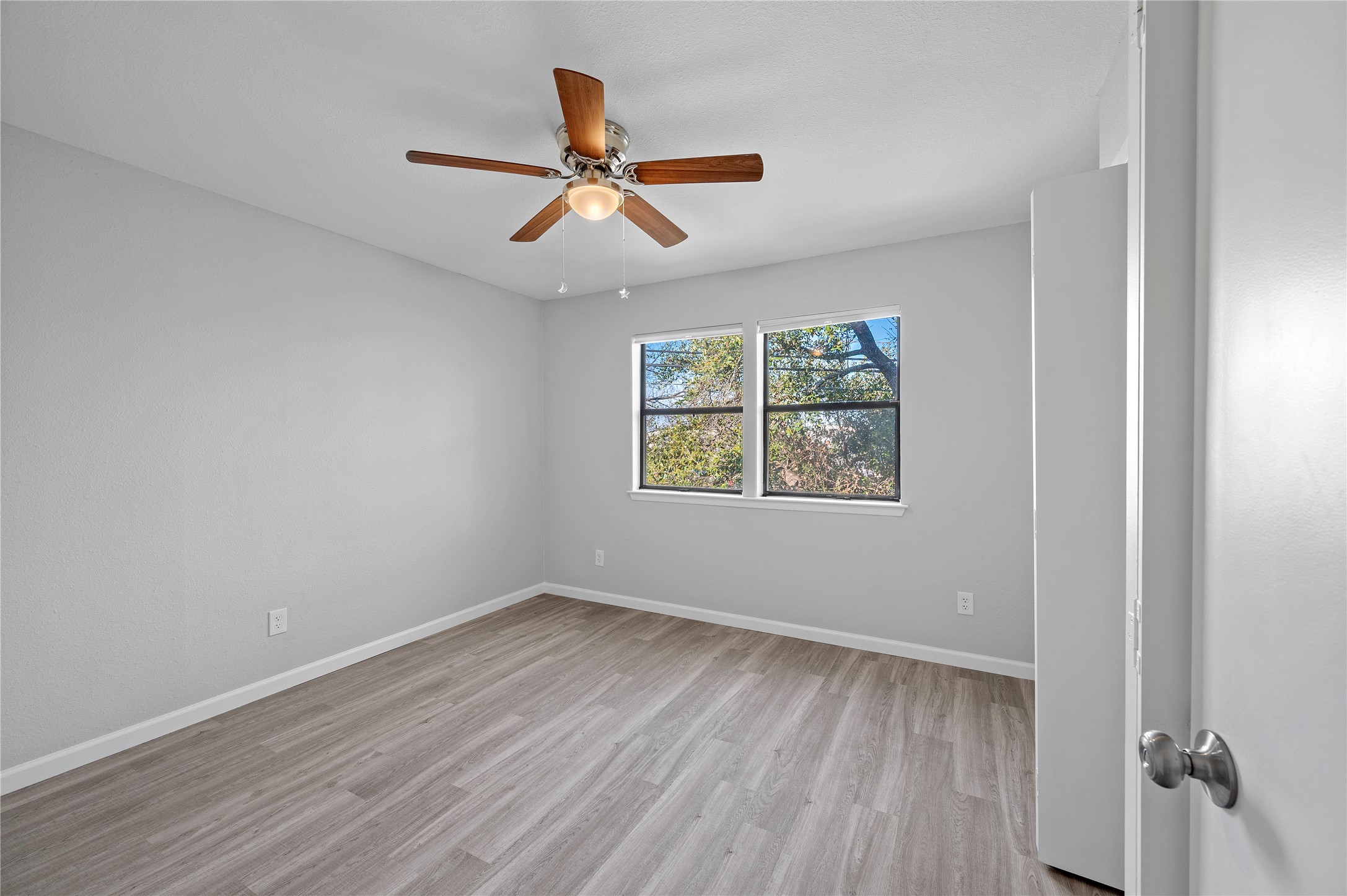 11301 Jollyville Road, Unit B3 Austin, TX 78759 - Photo 14 of 23 Spare room with light wood finished floors and a ceiling fan